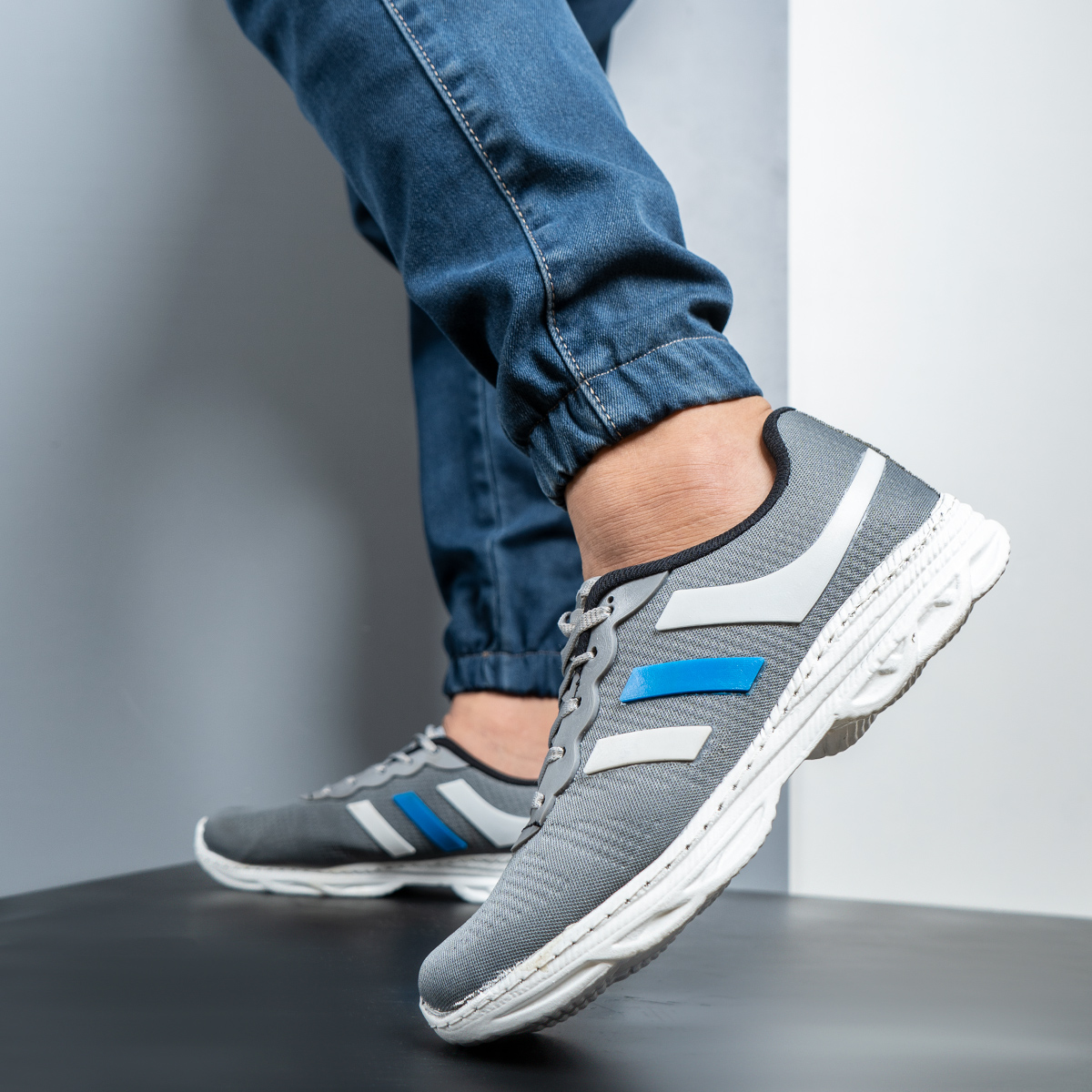 کفش ورزشی مردانه طوسی مدل Maverik