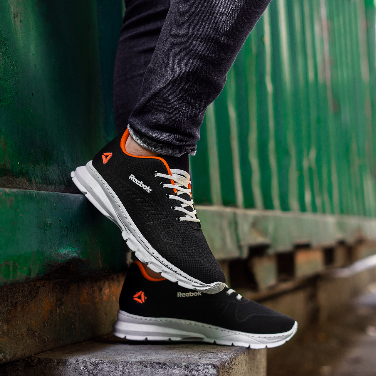 کفش ورزشی(T) ریبوک زیره سفید مدل FTF