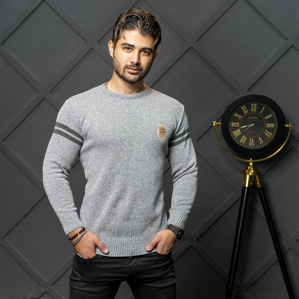 پلیور مردانه طوسی روشن مدل Akar