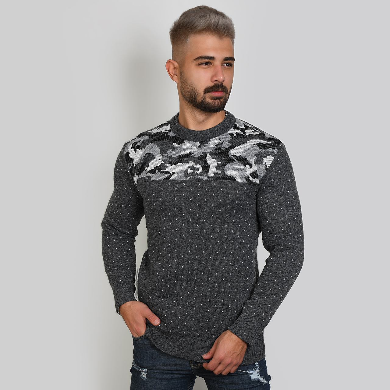 پلیور بافت مردانه طوسی تیره طرح چریکی مدلLando