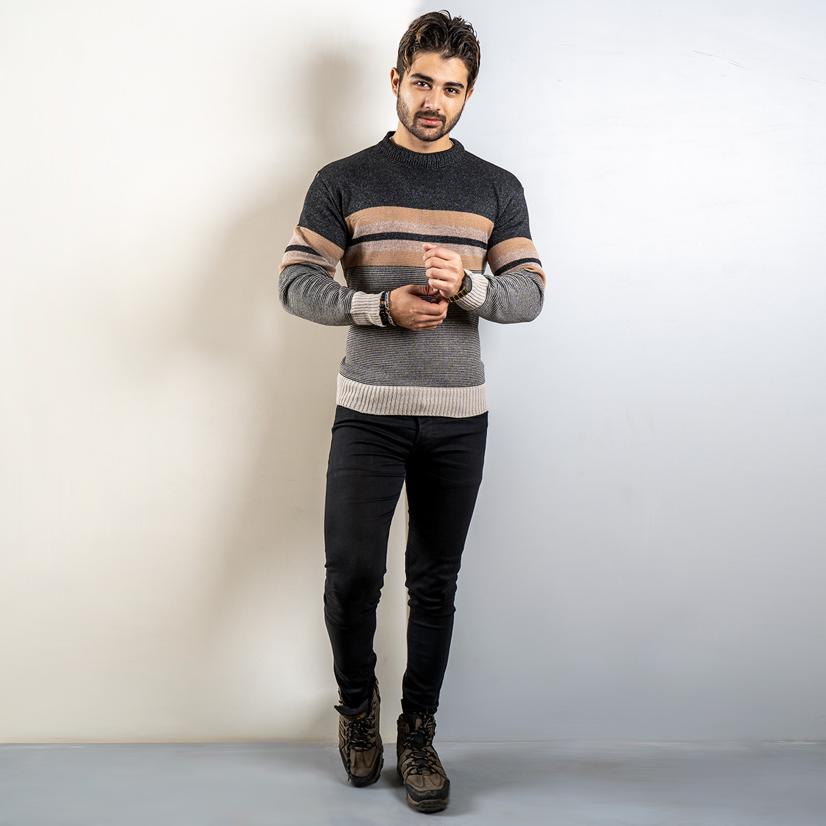 پلیور راه راه ذغالی قهوه ای(T) مردانه مدل yalan