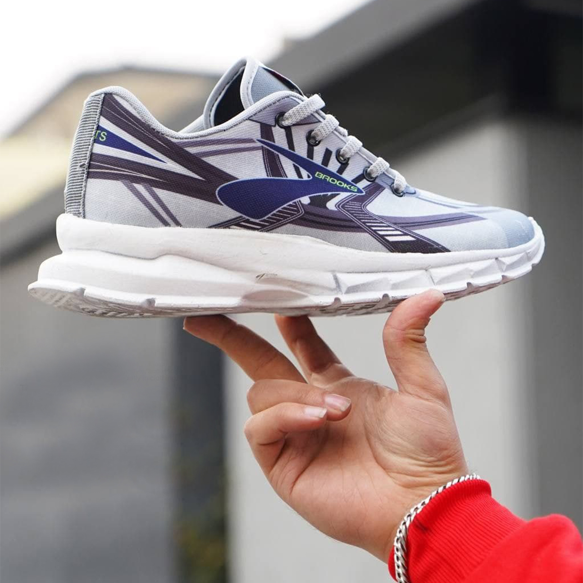 کفش ورزشی بروکس طوسی مردانه مدلgarsha