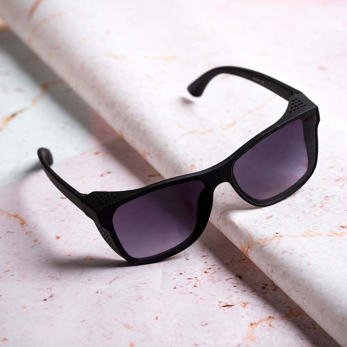 عینک صفحه مشکی مدل FR70