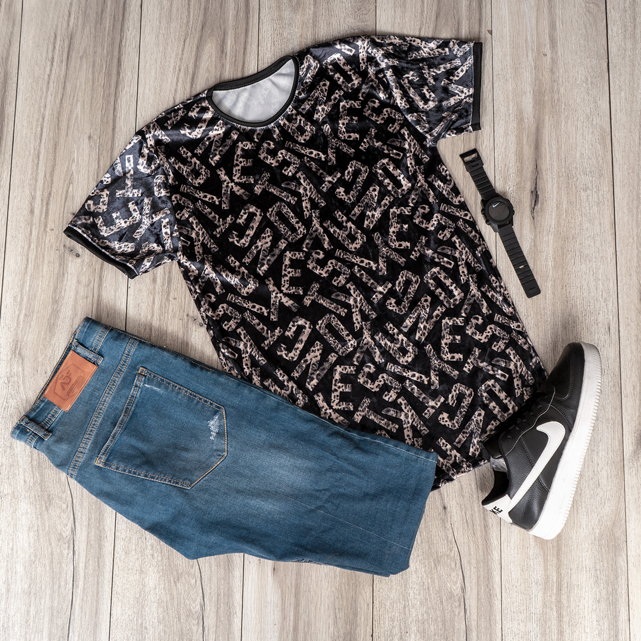 تیشرت مخمل طرح حروف مردانه مدل poria