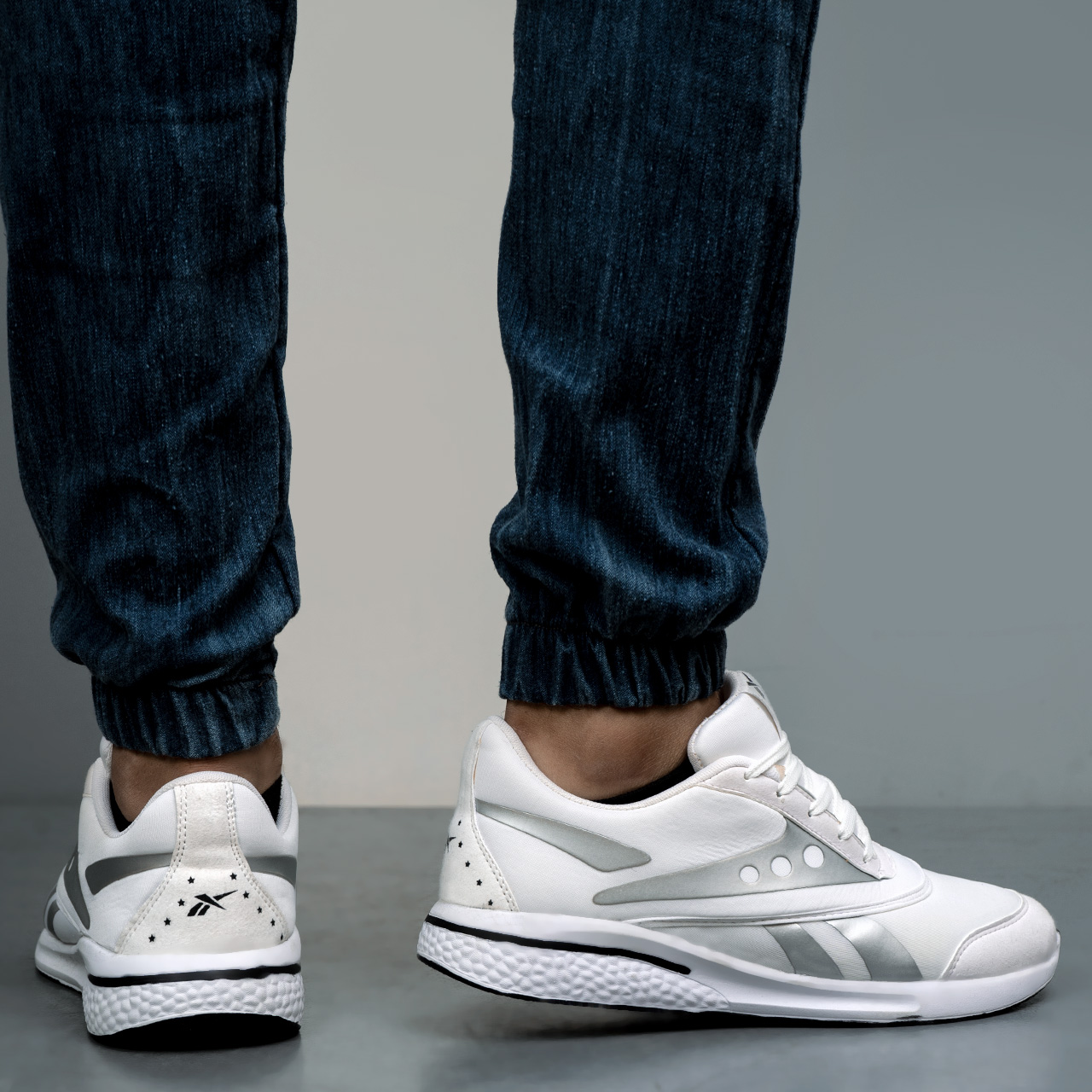 کفش ورزشی ریبوک سفید طوسی مردانه مدل 25CC