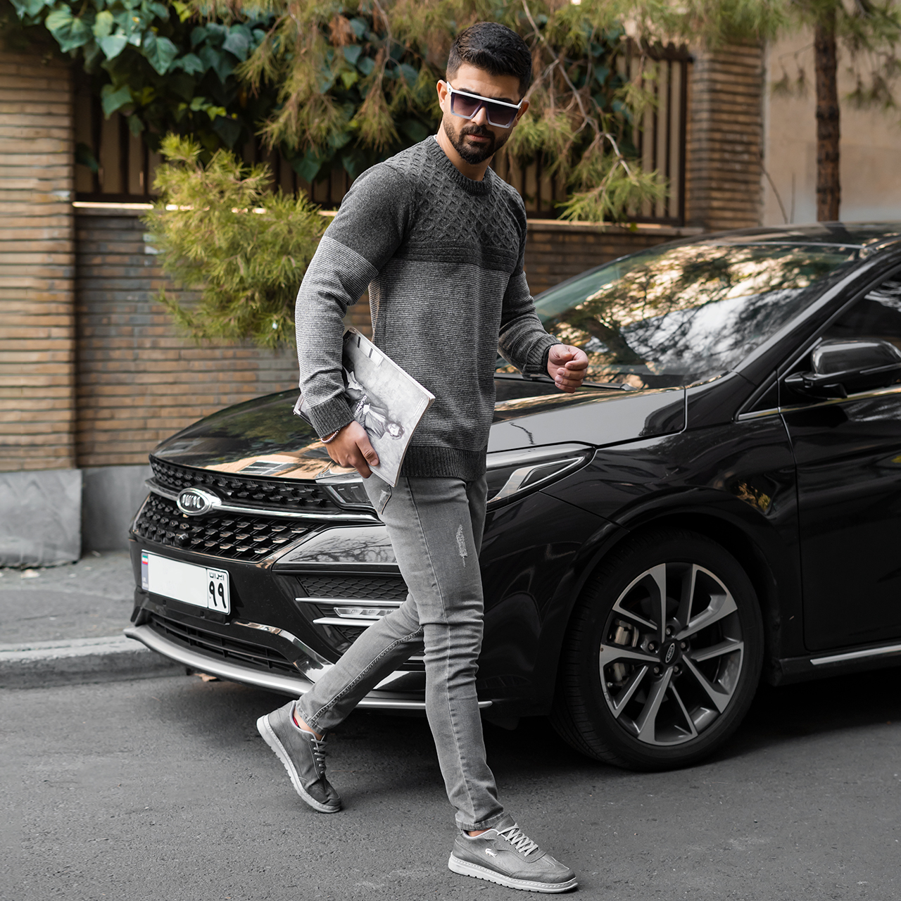 پلیور مردانه راه راه ذغالی مدل navid