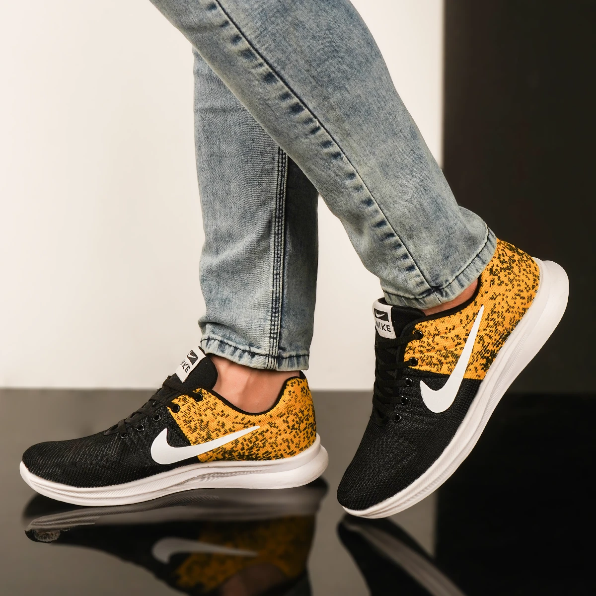 کفش ورزشی نایک مشکی زرد مردانه مدل Saber