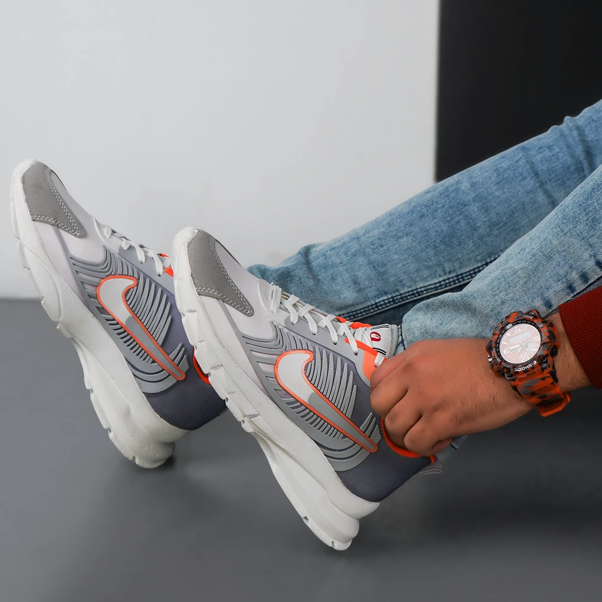 کفش ورزشی مردانه نایک طوسی نارنجی مدل مدل Farhan