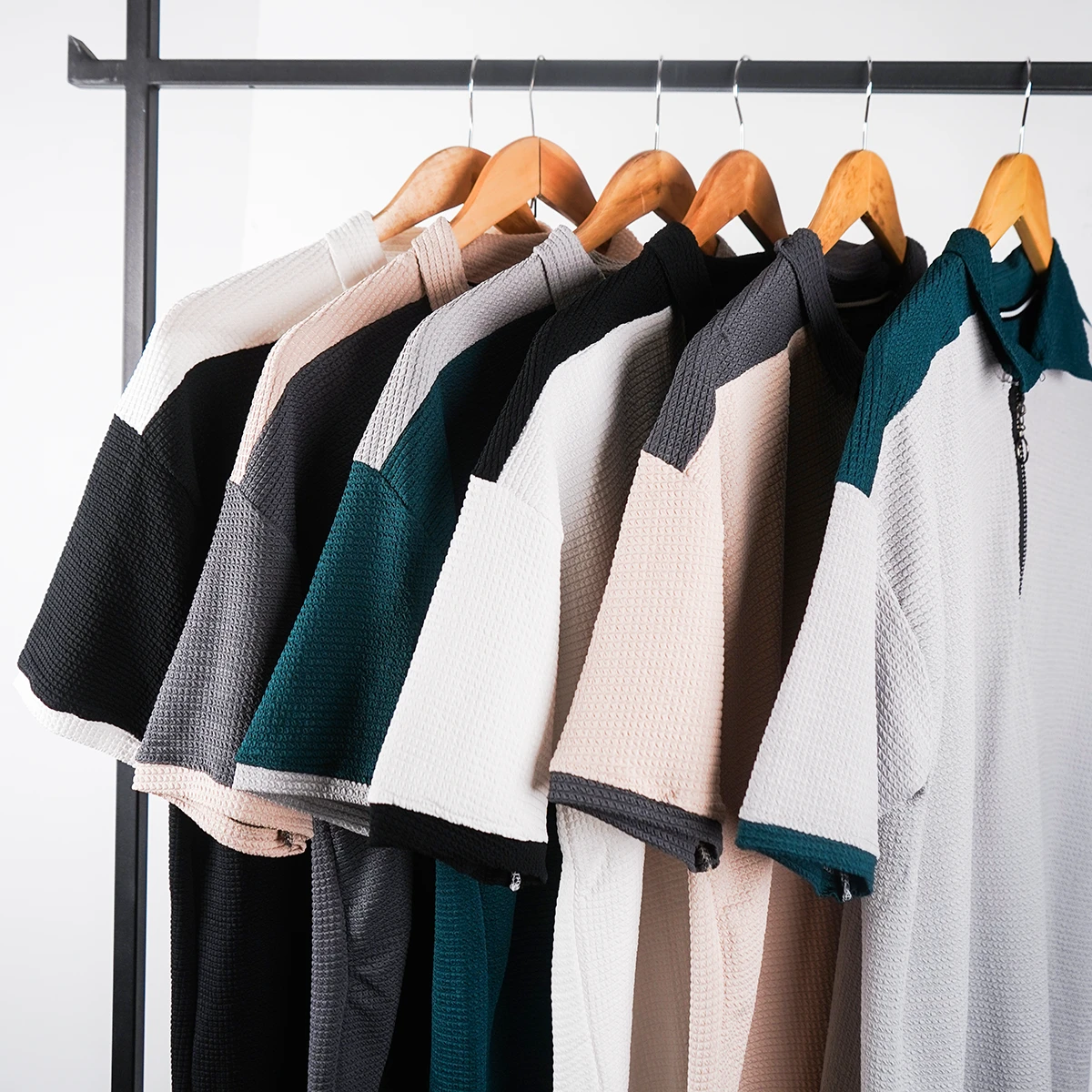 تیشرت مردانه یقه زیپ دار طوسی روشن مدل Radon