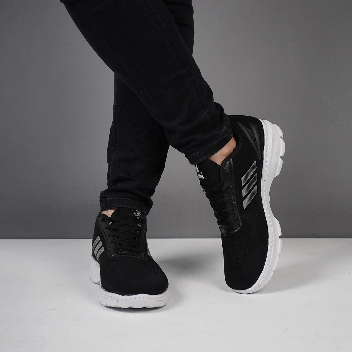 کفش ورزشی مردانه آدیداس مشکی طوسی مدل T300