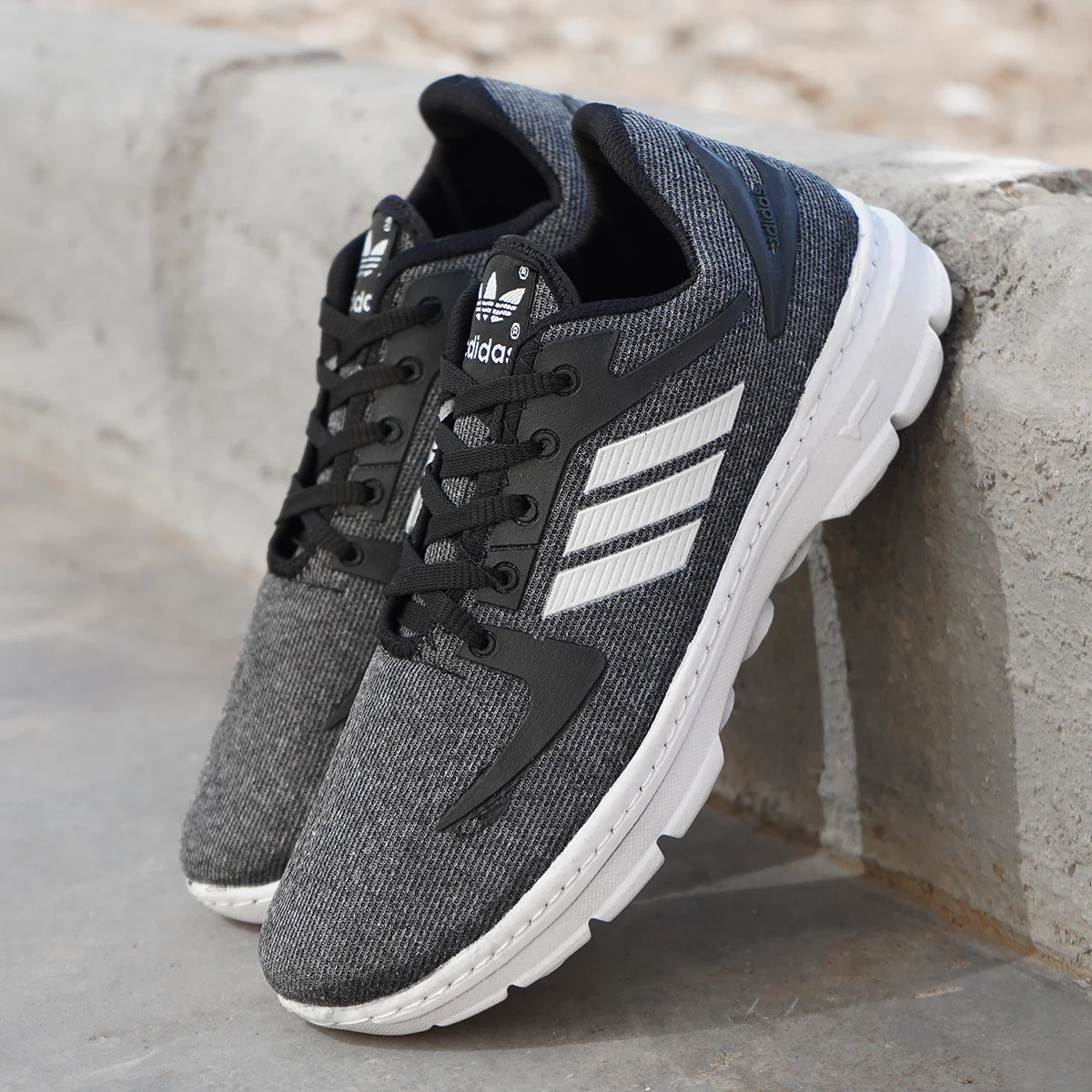 کفش ورزشی مردانه آدیداس ذغالی مدل zarax