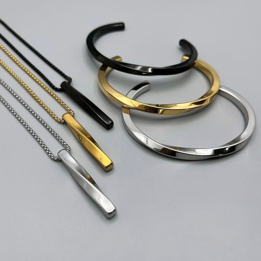 ست گردنبند و بنگل پیچ خورده ( طلایی )