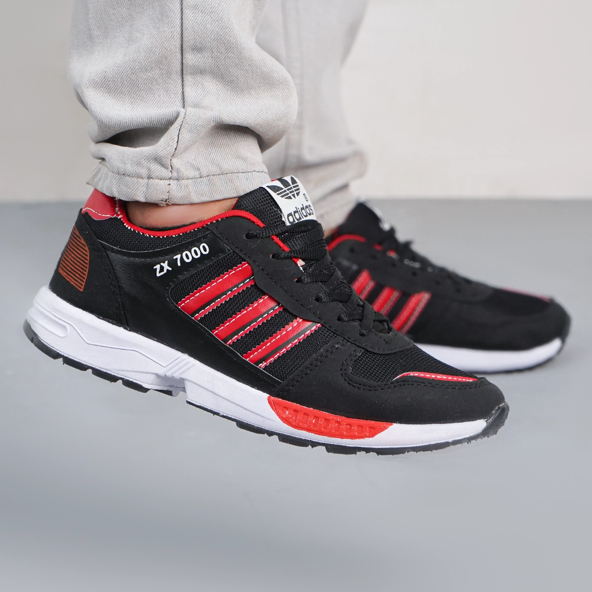 کفش ورزشی مردانه مشکی قرمز مدل ZX7000