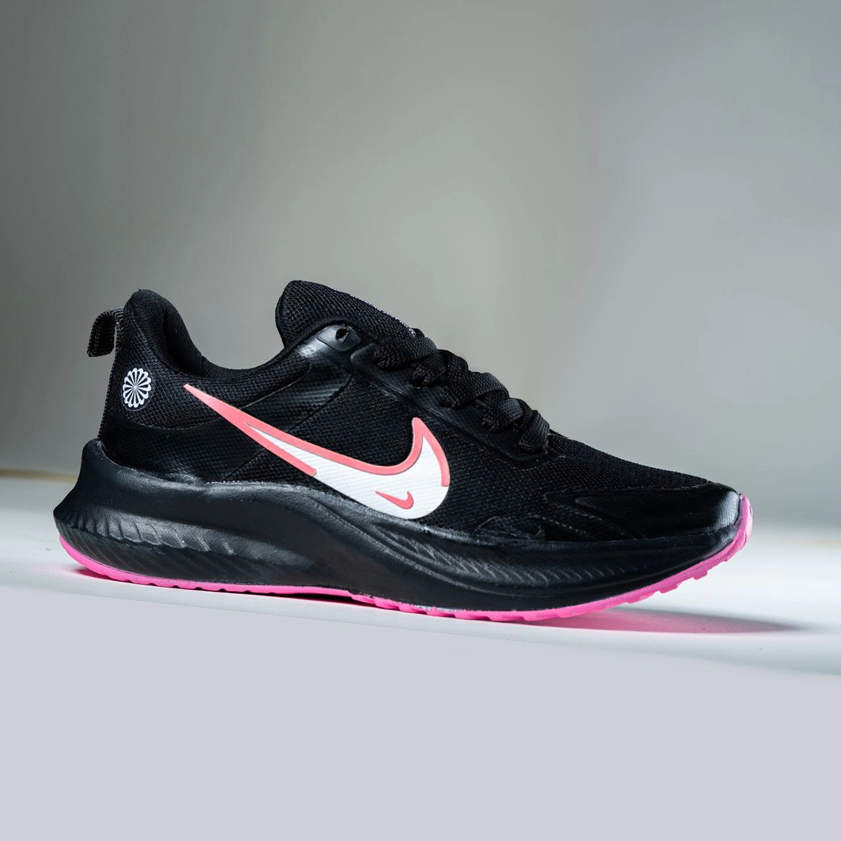 کفش ورزشی Nike زنانه مشکی صورتی مدل Taban