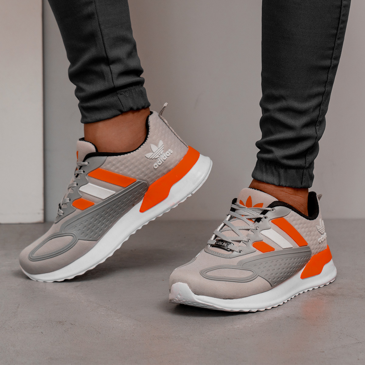 کفش ورزشی Adidas مردانه طوسی نارنجی مدل Tilda